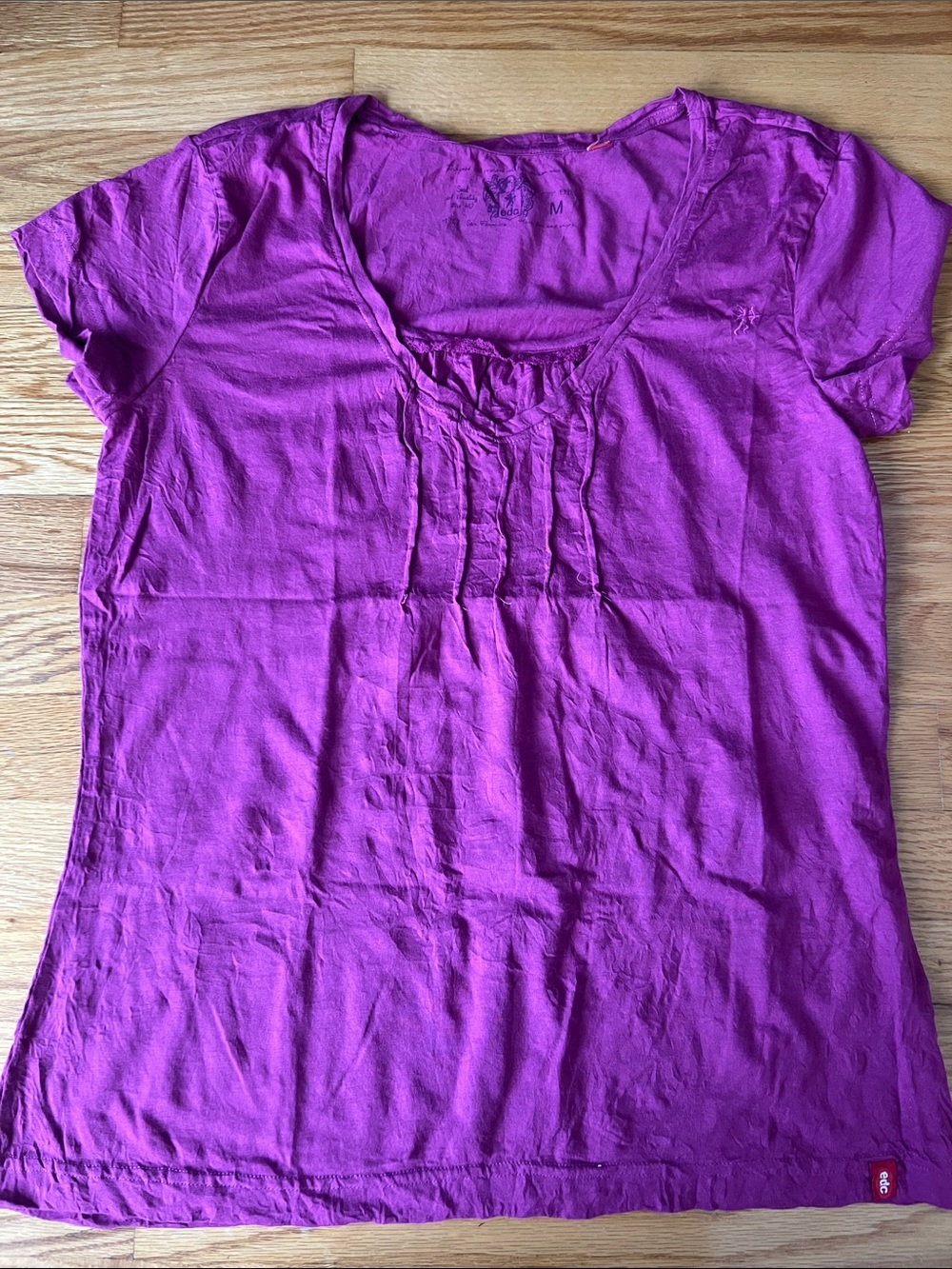 Edc Women's Magenta Short Sleeve Scoop Neck Tee with Pintuck Detail